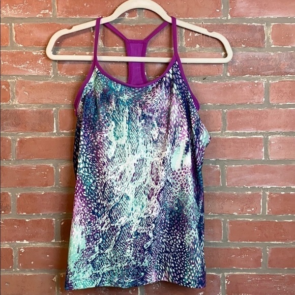 Fabletics Norwalk work out top with built in bra - Picture 2 of 8